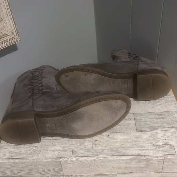 DOLCE by Mojo Moxy Grey Suede Leather Chelsea Ankle Boots Women's 10. - Picture 4 of 7